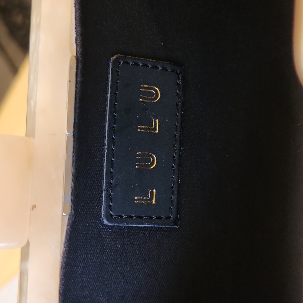 LULU NYC Wifey Acrylic Clutch Purse Gold Chain Strap - Picture 11 of 17